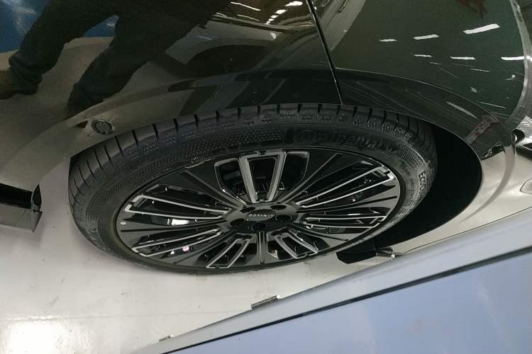 Used Lynk & Co 10 EM-P 2025 Model 240 All-Wheel Drive Ultra—Sport Edition Exterior 7