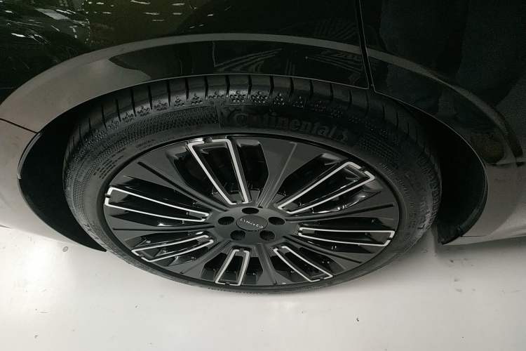 Used Lynk & Co 10 EM-P 2025 Model 240 All-Wheel Drive Ultra—Sport Edition Exterior 8