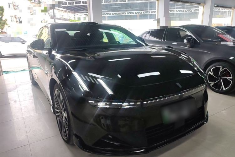 Used Lynk & Co 10 EM-P 2025 Model 240 All-Wheel Drive Ultra—Sport Edition Front Right 45 Deg
