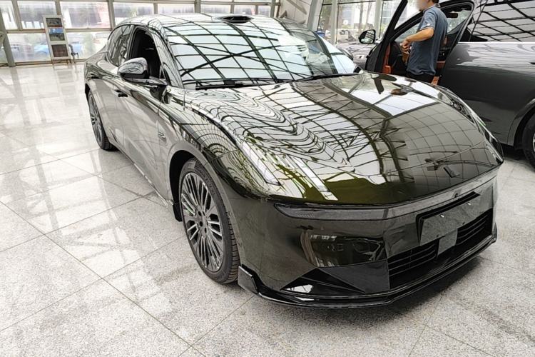 Used Lynk & Co 10 EM-P 2025 Model 240 All-Wheel Drive Ultra—Sport Edition Front Right 45 Deg