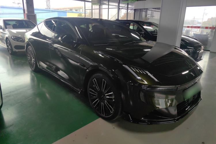 Used Lynk & Co 10 EM-P 2025 Model 240 All-Wheel Drive Ultra—Sport Edition Front Right 45 Deg