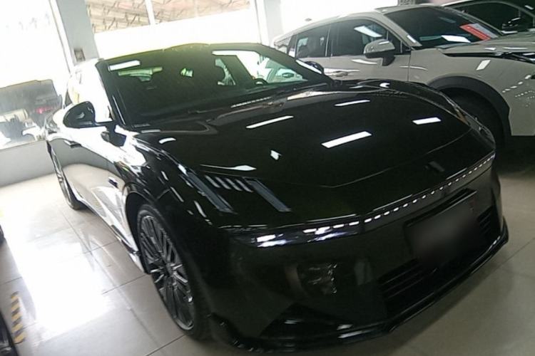 Used Lynk & Co 10 EM-P 2025 Model 240 All-Wheel Drive Ultra—Sport Edition Front Right 45 Deg