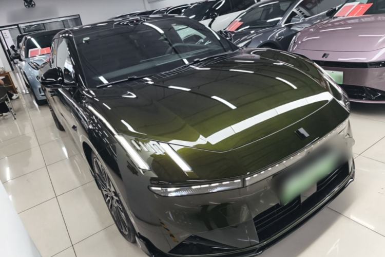 Used Lynk & Co 10 EM-P 2025 Model 240 All-Wheel Drive Ultra—Sport Edition Front Right 45 Deg