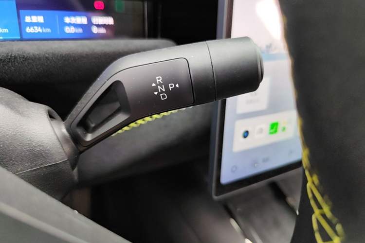 Used Lynk & Co 10 EM-P 2025 Model 240 All-Wheel Drive Ultra—Sport Edition Gear Lever