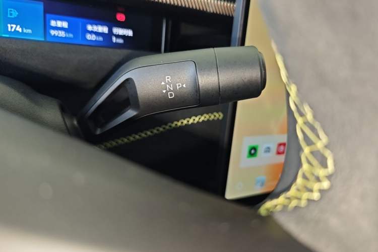 Used Lynk & Co 10 EM-P 2025 Model 240 All-Wheel Drive Ultra—Sport Edition Gear Lever