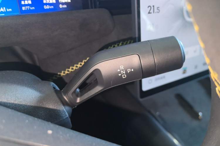 Used Lynk & Co 10 EM-P 2025 Model 240 All-Wheel Drive Ultra—Sport Edition Gear Lever