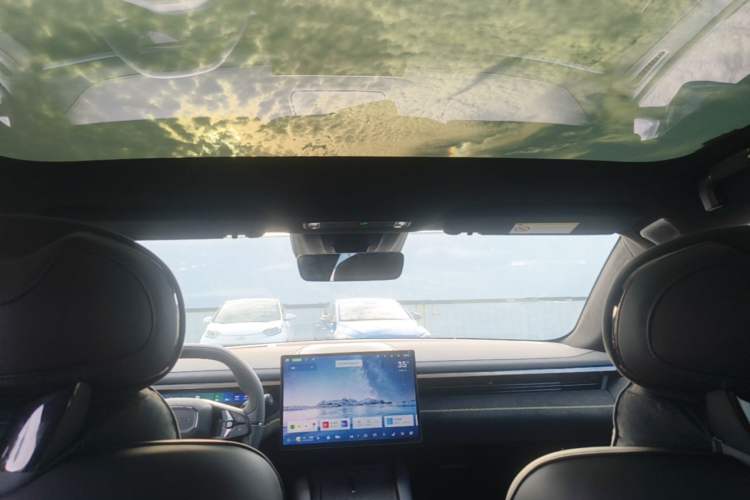 Used Lynk & Co 10 EM-P 2025 Model 240 All-Wheel Drive Ultra—Sport Edition Headliner