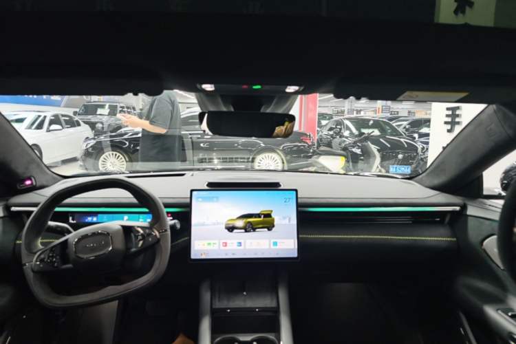 Used Lynk & Co 10 EM-P 2025 Model 240 All-Wheel Drive Ultra—Sport Edition Headliner