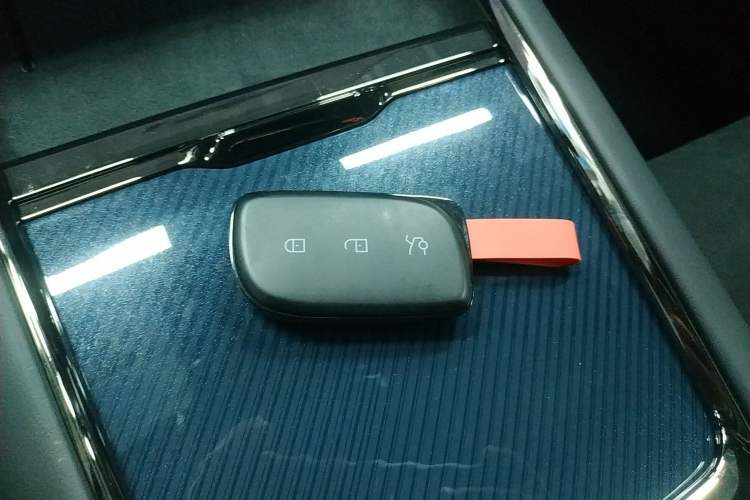 Used Lynk & Co 10 EM-P 2025 Model 240 All-Wheel Drive Ultra—Sport Edition Interior 1