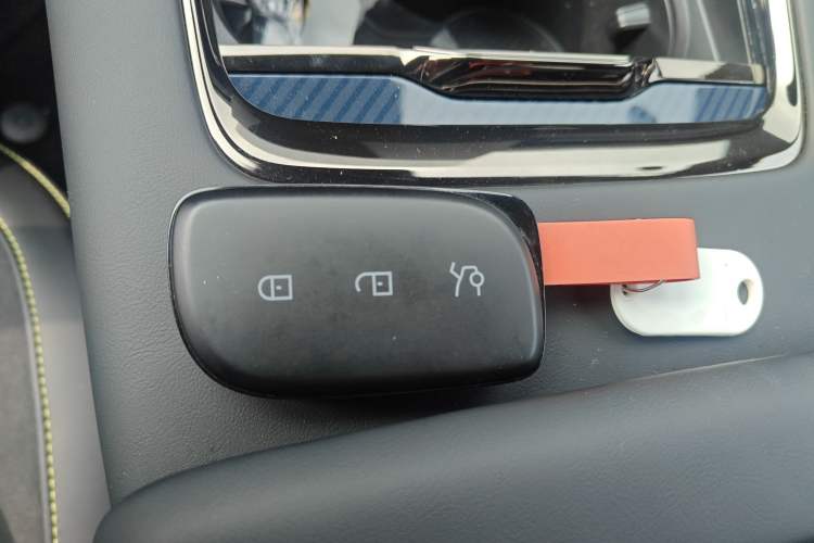 Used Lynk & Co 10 EM-P 2025 Model 240 All-Wheel Drive Ultra—Sport Edition Interior 1