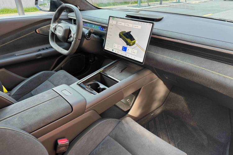 Used Lynk & Co 10 EM-P 2025 Model 240 All-Wheel Drive Ultra—Sport Edition Interior 11
