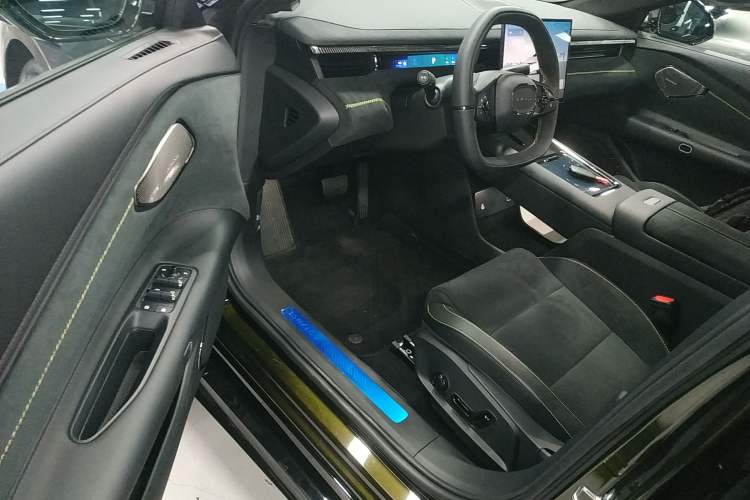 Used Lynk & Co 10 EM-P 2025 Model 240 All-Wheel Drive Ultra—Sport Edition Interior 3