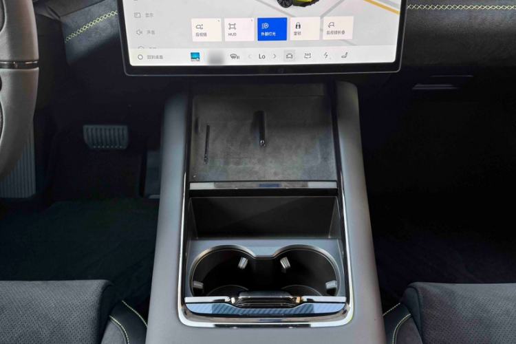 Used Lynk & Co 10 EM-P 2025 Model 240 All-Wheel Drive Ultra—Sport Edition Interior 3