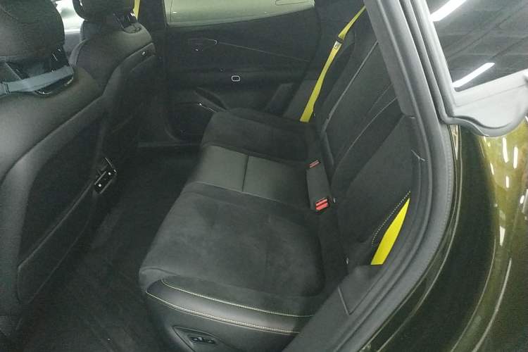 Used Lynk & Co 10 EM-P 2025 Model 240 All-Wheel Drive Ultra—Sport Edition Interior 4