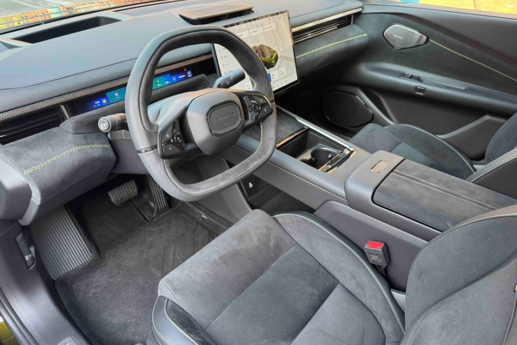 Used Lynk & Co 10 EM-P 2025 Model 240 All-Wheel Drive Ultra—Sport Edition Interior 8