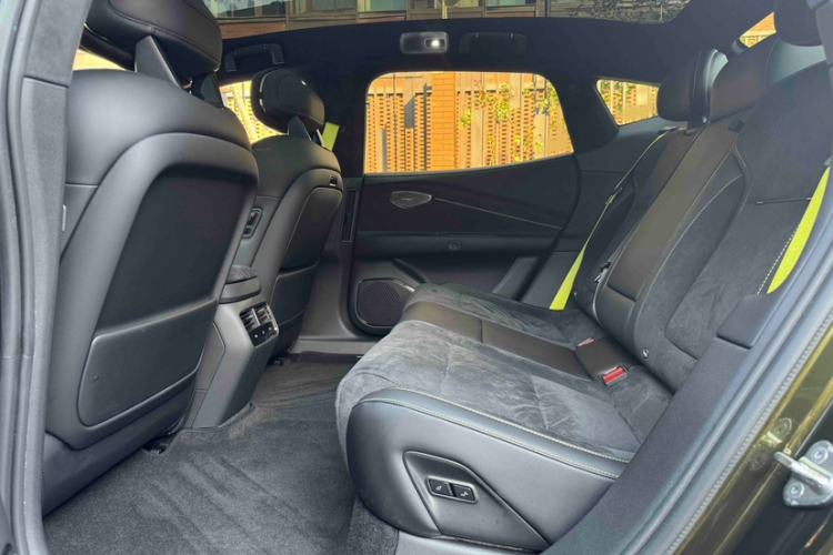Used Lynk & Co 10 EM-P 2025 Model 240 All-Wheel Drive Ultra—Sport Edition Interior 9