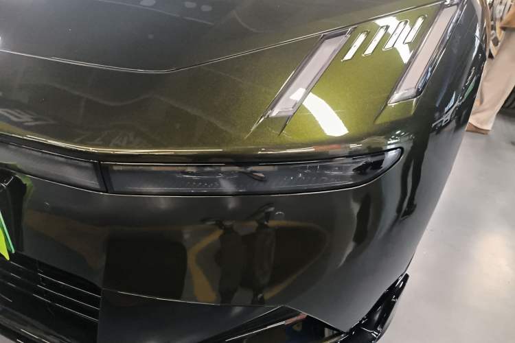 Used Lynk & Co 10 EM-P 2025 Model 240 All-Wheel Drive Ultra—Sport Edition Left Front Headlight