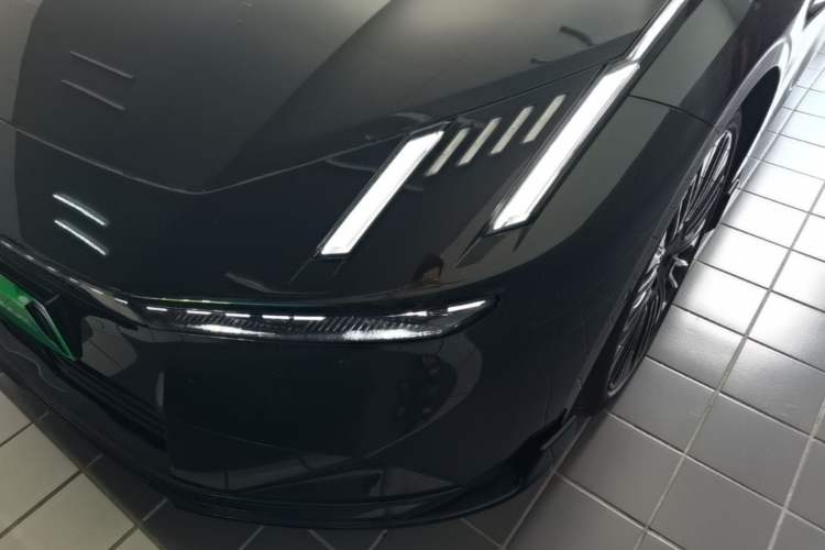 Used Lynk & Co 10 EM-P 2025 Model 240 All-Wheel Drive Ultra—Sport Edition Left Front Headlight