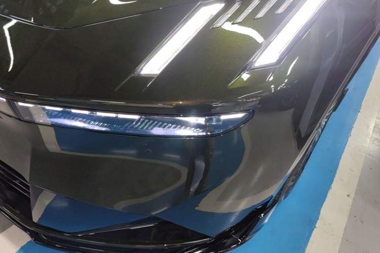 Used Lynk & Co 10 EM-P 2025 Model 240 All-Wheel Drive Ultra—Sport Edition Left Front Headlight
