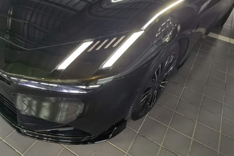 Used Lynk & Co 10 EM-P 2025 Model 240 All-Wheel Drive Ultra—Sport Edition Left Front Headlight
