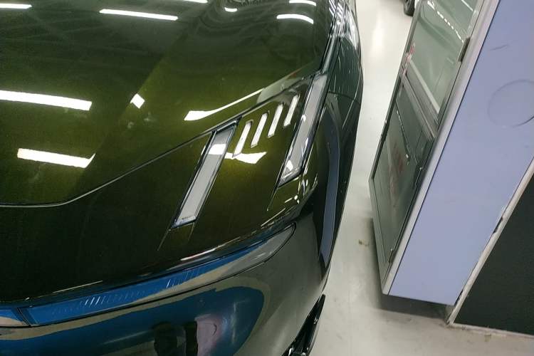 Used Lynk & Co 10 EM-P 2025 Model 240 All-Wheel Drive Ultra—Sport Edition Left Front Headlight