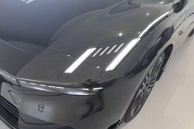 Used Lynk & Co 10 EM-P 2025 Model 240 All-Wheel Drive Ultra—Sport Edition Left Front Headlight