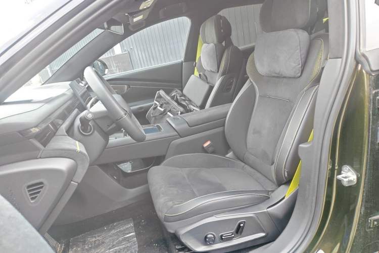Used Lynk & Co 10 EM-P 2025 Model 240 All-Wheel Drive Ultra—Sport Edition Left Front Seat