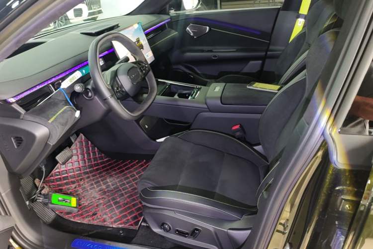Used Lynk & Co 10 EM-P 2025 Model 240 All-Wheel Drive Ultra—Sport Edition Left Front Seat