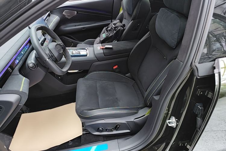 Used Lynk & Co 10 EM-P 2025 Model 240 All-Wheel Drive Ultra—Sport Edition Left Front Seat