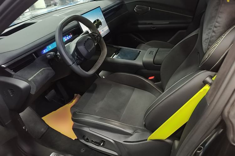 Used Lynk & Co 10 EM-P 2025 Model 240 All-Wheel Drive Ultra—Sport Edition Left Front Seat