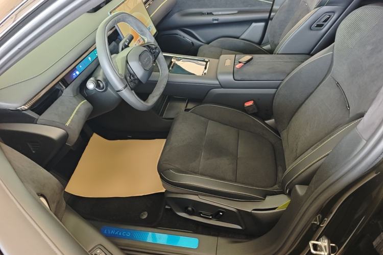 Used Lynk & Co 10 EM-P 2025 Model 240 All-Wheel Drive Ultra—Sport Edition Left Front Seat
