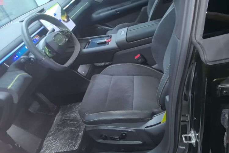 Used Lynk & Co 10 EM-P 2025 Model 240 All-Wheel Drive Ultra—Sport Edition Left Front Seat