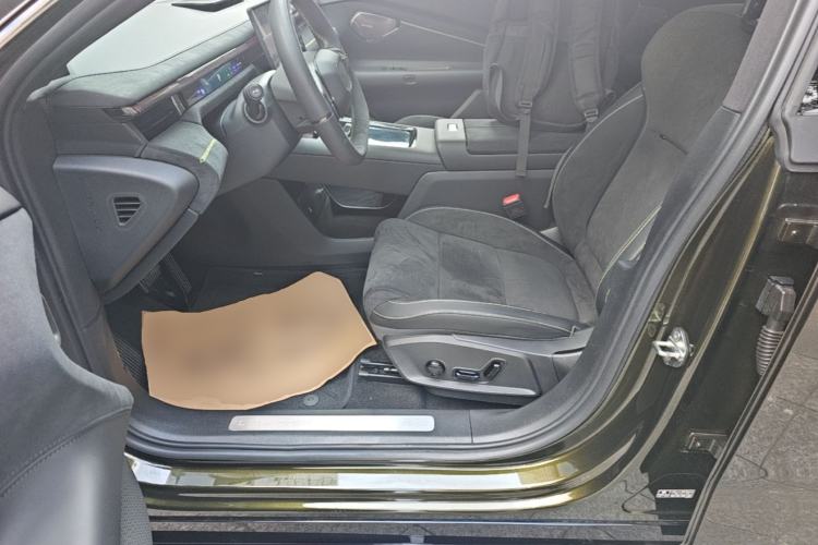 Used Lynk & Co 10 EM-P 2025 Model 240 All-Wheel Drive Ultra—Sport Edition Left Front Seat
