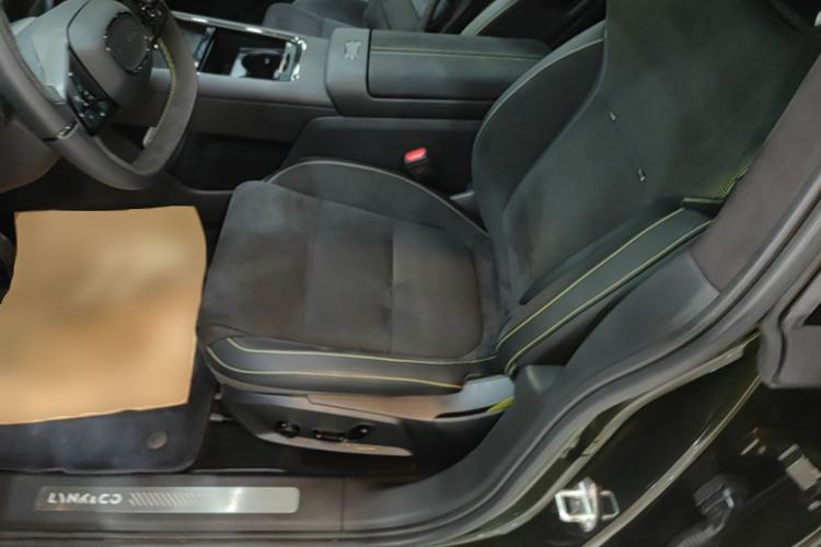 Used Lynk & Co 10 EM-P 2025 Model 240 All-Wheel Drive Ultra—Sport Edition Left Front Seat