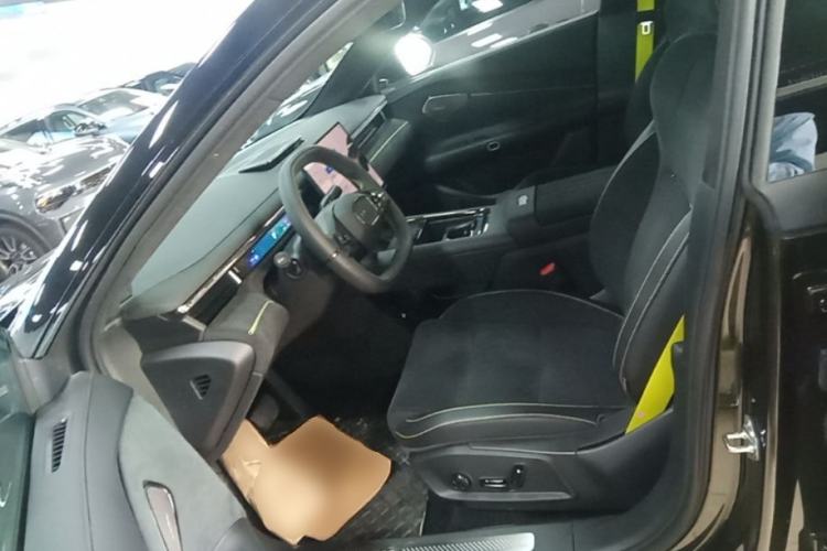 Used Lynk & Co 10 EM-P 2025 Model 240 All-Wheel Drive Ultra—Sport Edition Left Front Seat