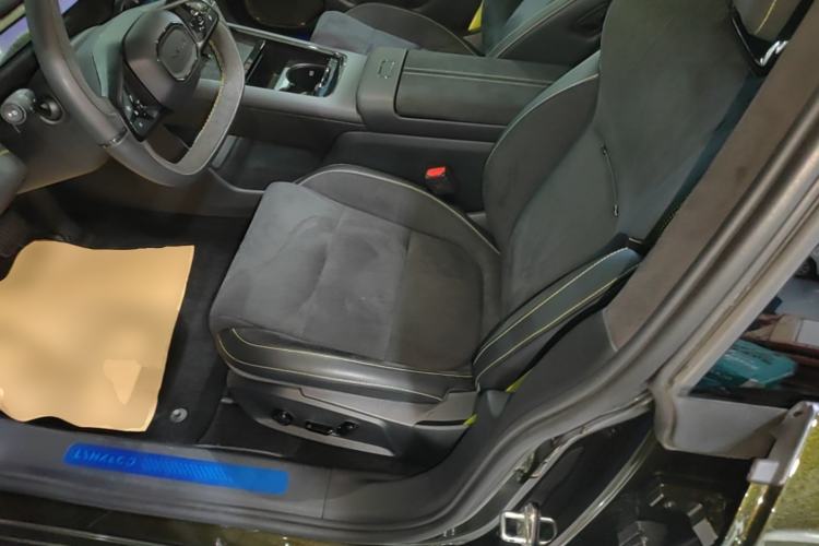 Used Lynk & Co 10 EM-P 2025 Model 240 All-Wheel Drive Ultra—Sport Edition Left Front Seat