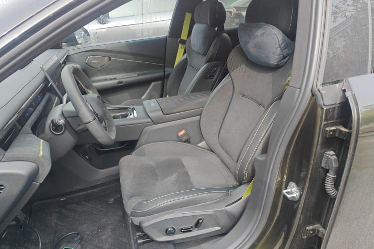 Used Lynk & Co 10 EM-P 2025 Model 240 All-Wheel Drive Ultra—Sport Edition Left Front Seat