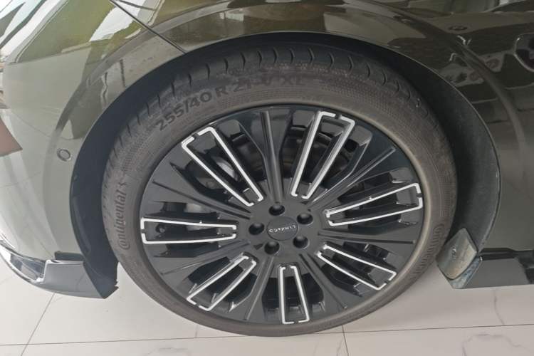 Used Lynk & Co 10 EM-P 2025 Model 240 All-Wheel Drive Ultra—Sport Edition Left Front Wheel Hub