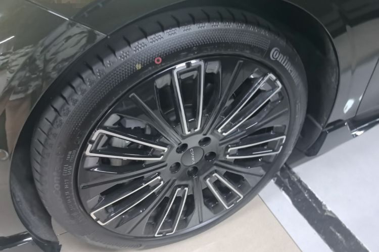 Used Lynk & Co 10 EM-P 2025 Model 240 All-Wheel Drive Ultra—Sport Edition Left Front Wheel Hub