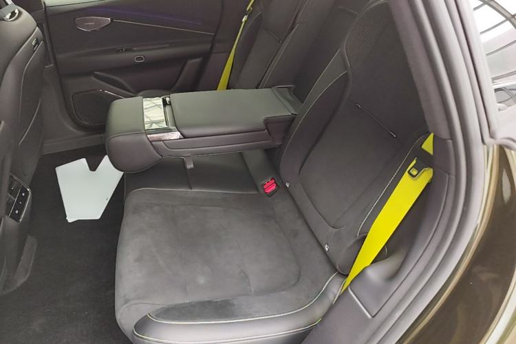 Used Lynk & Co 10 EM-P 2025 Model 240 All-Wheel Drive Ultra—Sport Edition Left Rear Seat