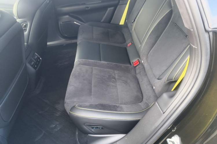 Used Lynk & Co 10 EM-P 2025 Model 240 All-Wheel Drive Ultra—Sport Edition Left Rear Seat