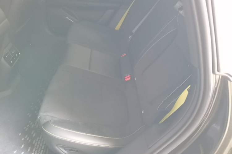 Used Lynk & Co 10 EM-P 2025 Model 240 All-Wheel Drive Ultra—Sport Edition Left Rear Seat