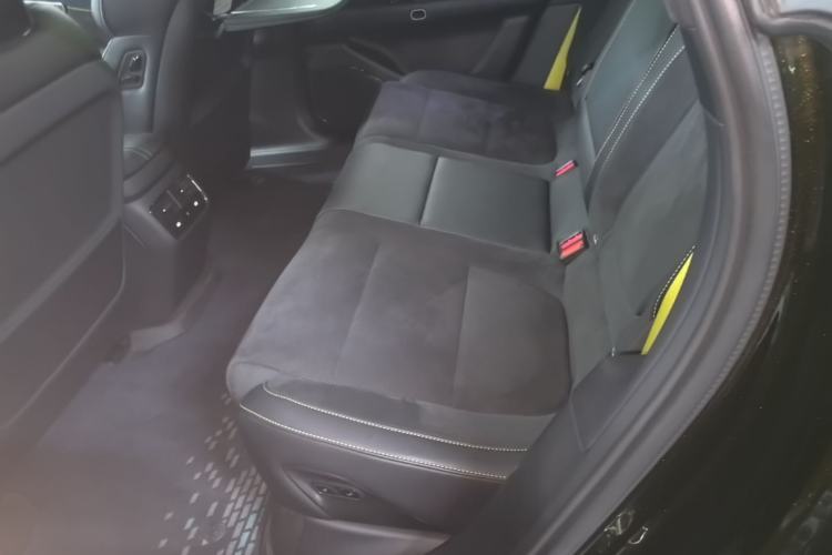 Used Lynk & Co 10 EM-P 2025 Model 240 All-Wheel Drive Ultra—Sport Edition Left Rear Seat