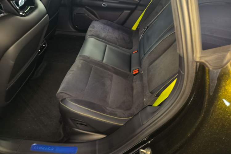 Used Lynk & Co 10 EM-P 2025 Model 240 All-Wheel Drive Ultra—Sport Edition Left Rear Seat