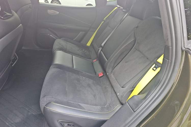 Used Lynk & Co 10 EM-P 2025 Model 240 All-Wheel Drive Ultra—Sport Edition Left Rear Seat