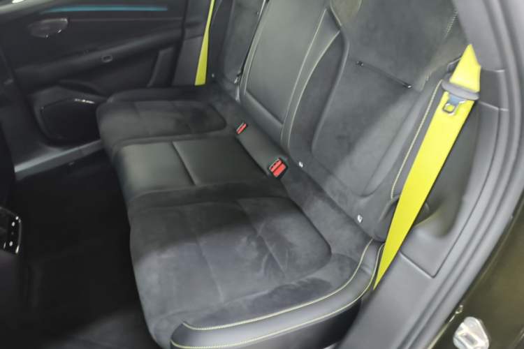 Used Lynk & Co 10 EM-P 2025 Model 240 All-Wheel Drive Ultra—Sport Edition Left Rear Seat