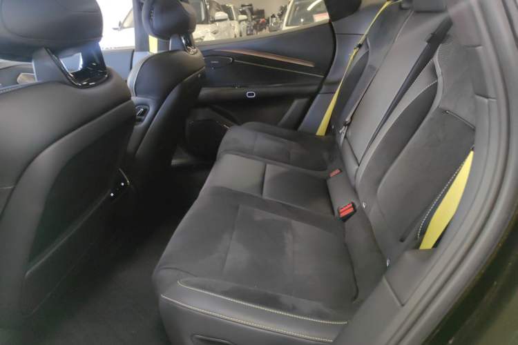 Used Lynk & Co 10 EM-P 2025 Model 240 All-Wheel Drive Ultra—Sport Edition Left Rear Seat