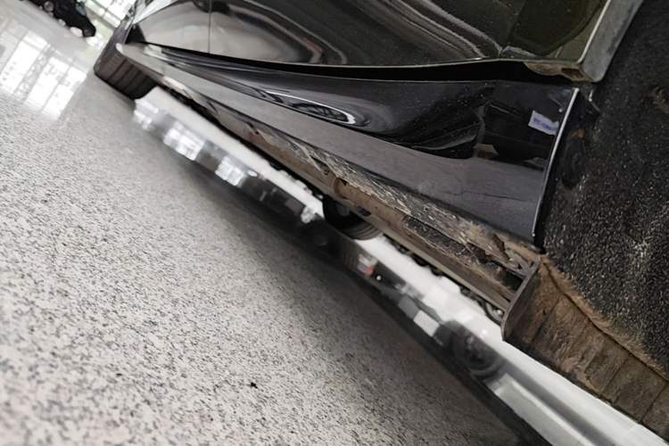 Used Lynk & Co 10 EM-P 2025 Model 240 All-Wheel Drive Ultra—Sport Edition Left Side Sill