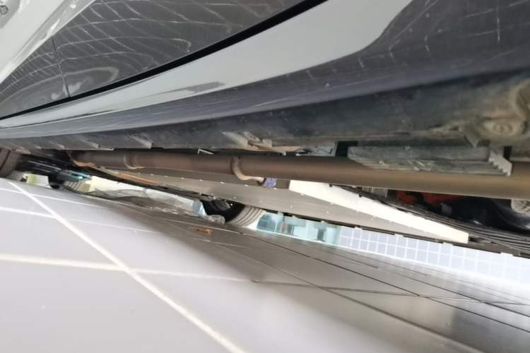 Used Lynk & Co 10 EM-P 2025 Model 240 All-Wheel Drive Ultra—Sport Edition Left Side Sill
