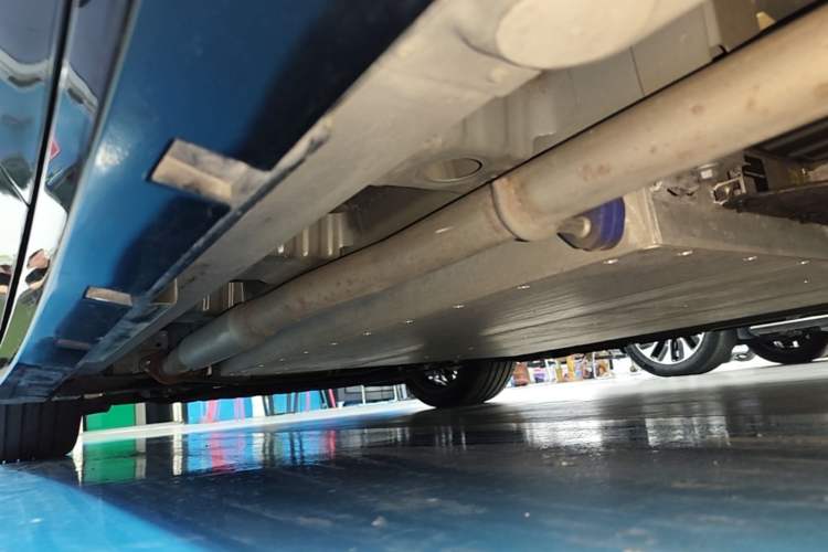 Used Lynk & Co 10 EM-P 2025 Model 240 All-Wheel Drive Ultra—Sport Edition Left Side Sill
